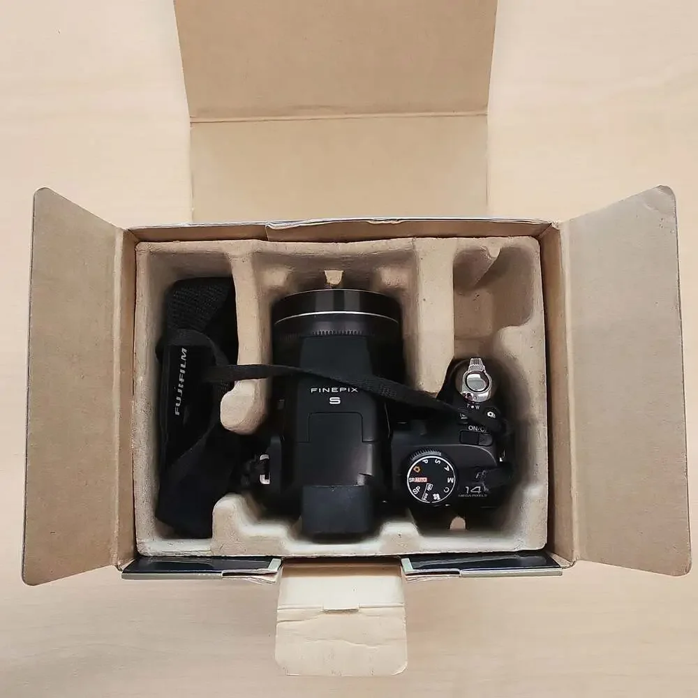 Fujifilm FinePix S4430 14MP Digital Camera with Box and Manuals NOT TESTED!